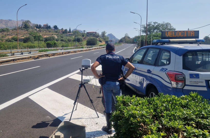 Set Adesivi Sticker Bomb Per Auto Kiwistar 09 – Pacco Da 10 Adesivi Ironici: 'Lei Sarà Più Rapido', Domo, Panda, Autovelox – Pellicola Tedesca UV Resistant Per Esterni