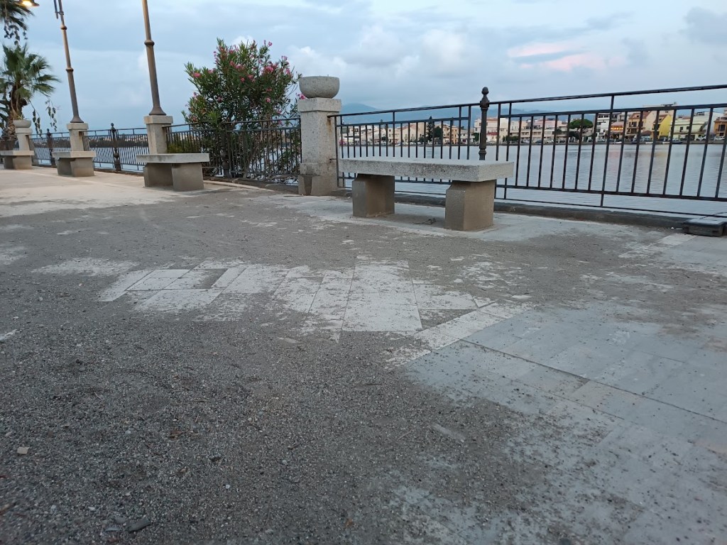 lago di ganzirri rifiuti