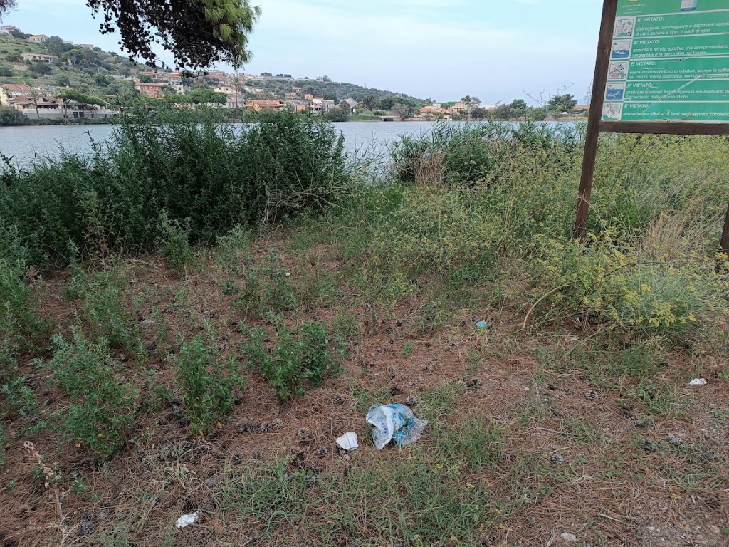 lago di ganzirri rifiuti