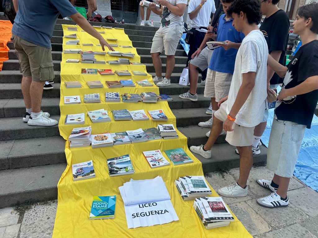 mercatino libro usato piazza municipio