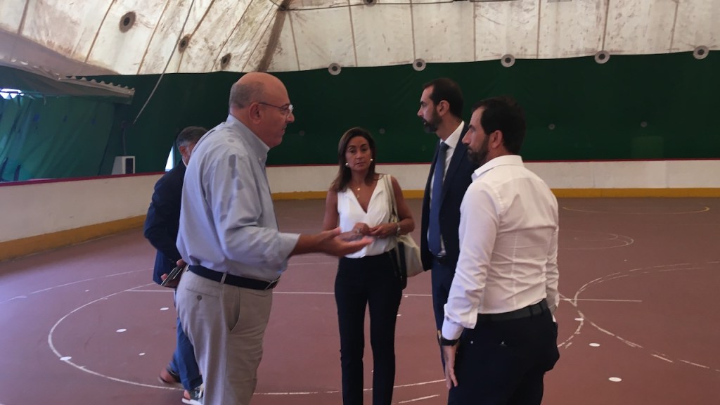 le istituzioni dentro il pala merlino