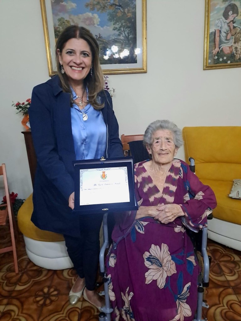 Nonna Mica con l'assessore Calafiore