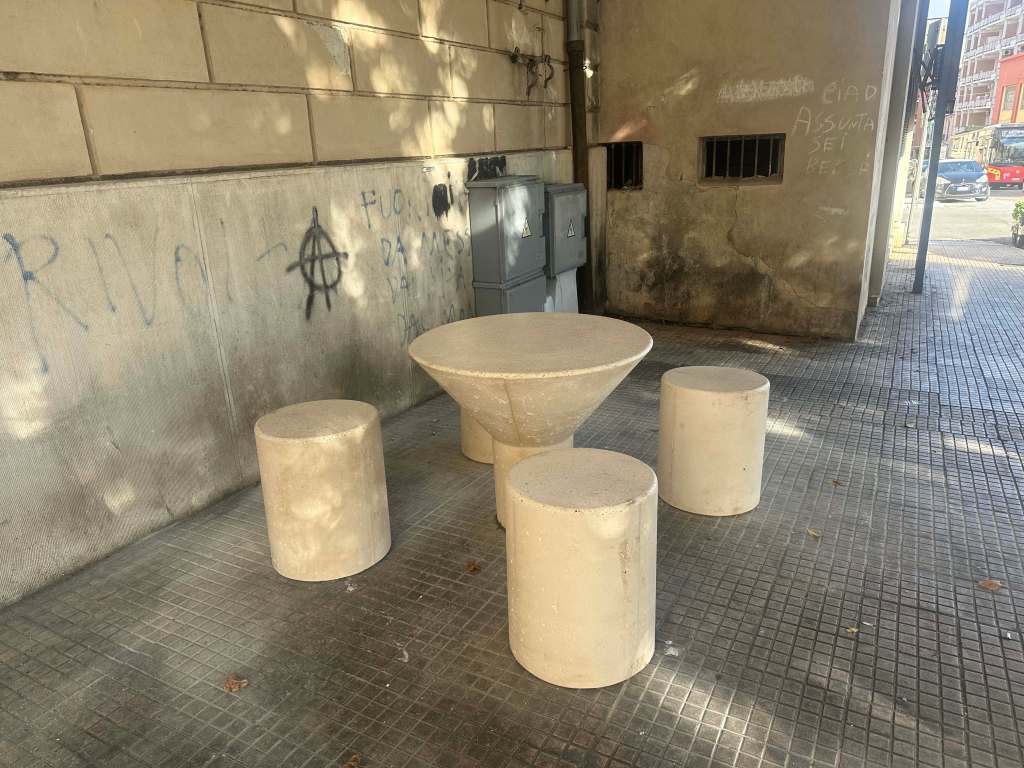 arredi piazza muricello