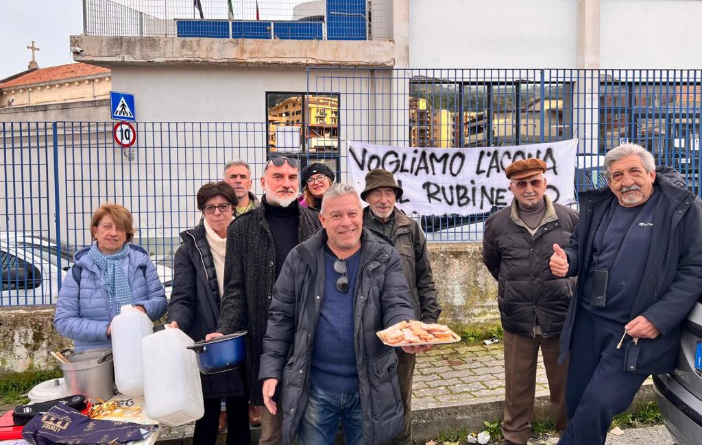 vogliamo l'acqua dal rubinetto