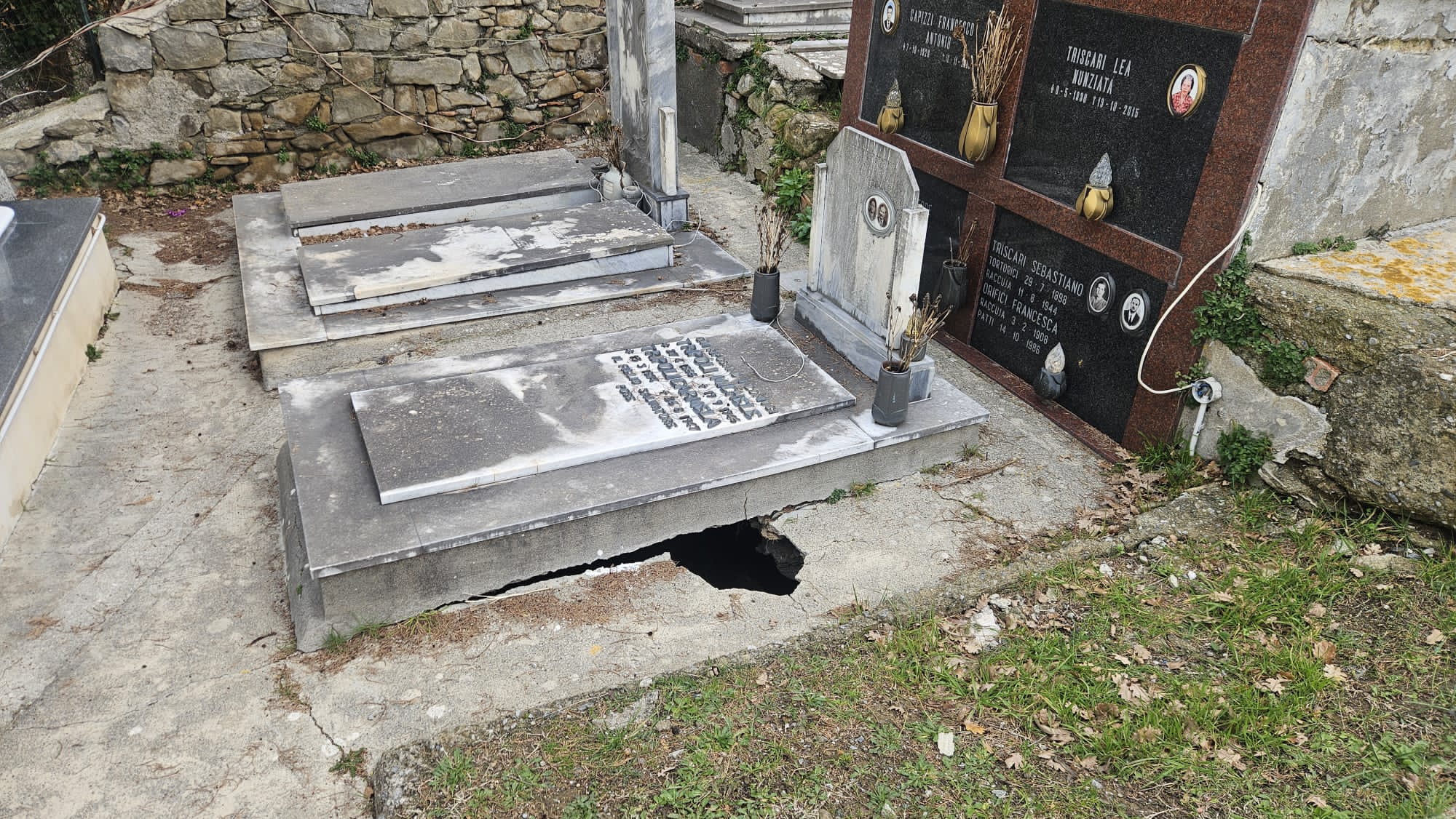 Statua Raccuja Raccuja. Cimitero abbandonato, urge la manutenzione