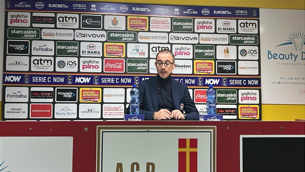longo allenatore crotone in sala stampa