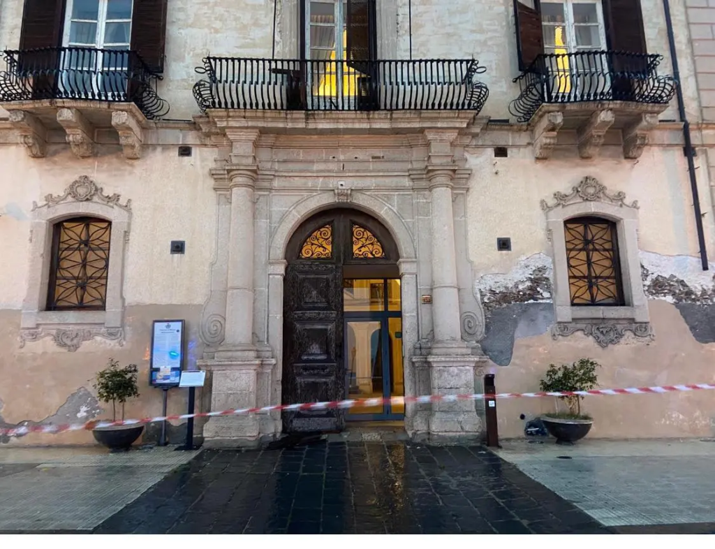 Maltempo a Milazzo, danni a Palazzo d'Amico