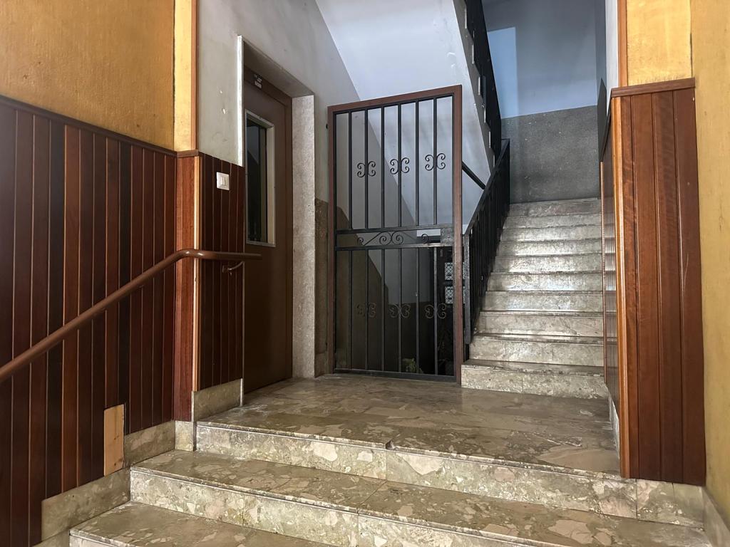 Ascensore rotto al quinto piano