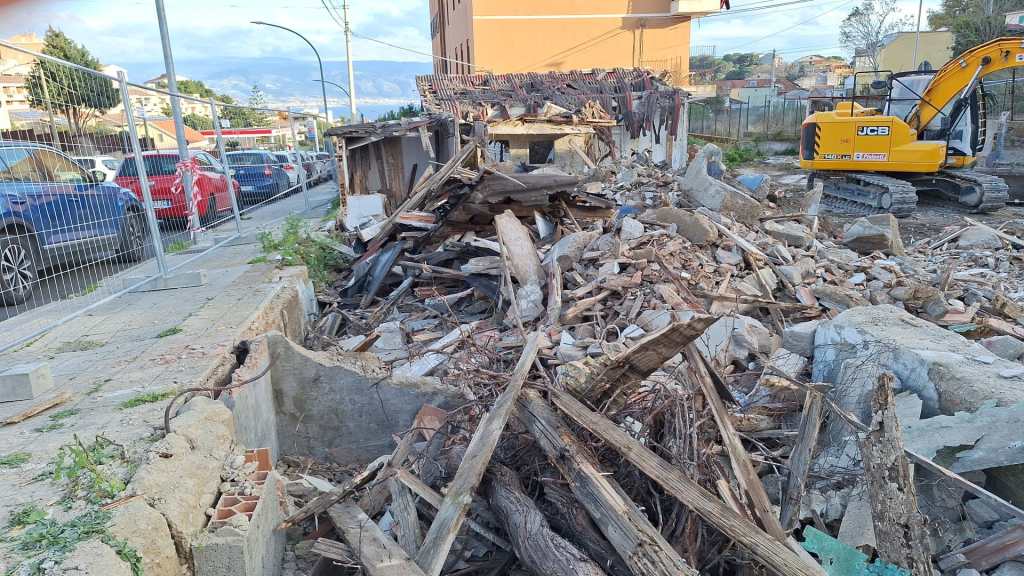 Demolizione all'Annunziata