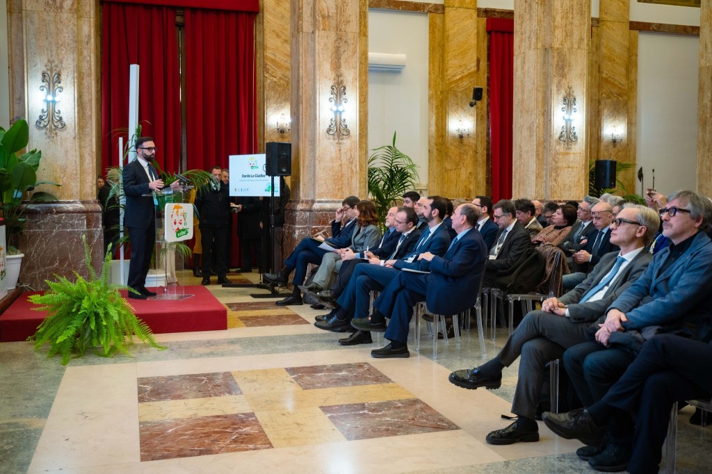 Platea dell'incontro sui rifiuti