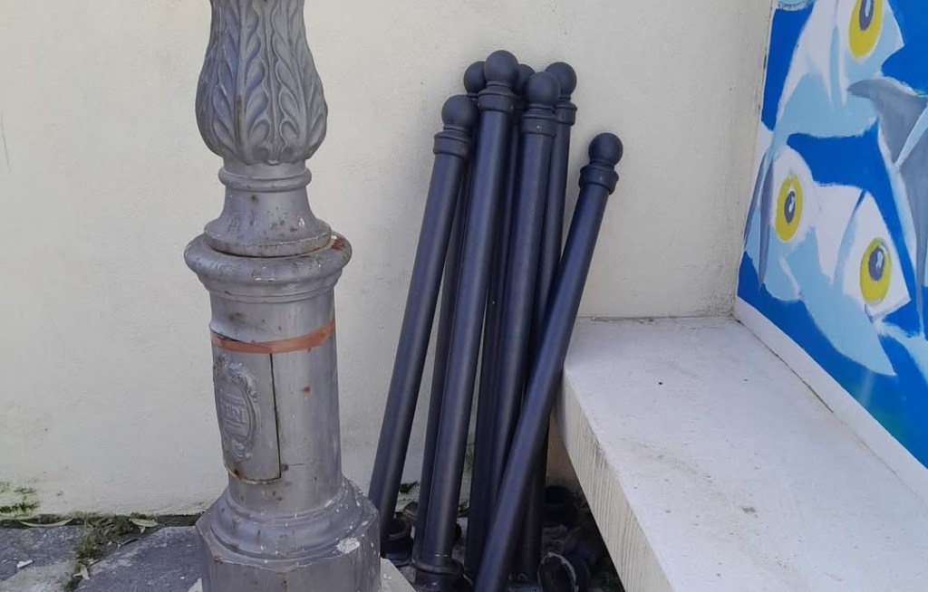 atto vandalico a milazzo, rimossi dissuasori a vaccarella