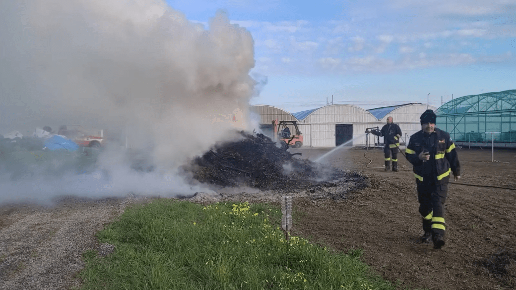 milazzo, bruciava sterpaglie in terreno agricolo