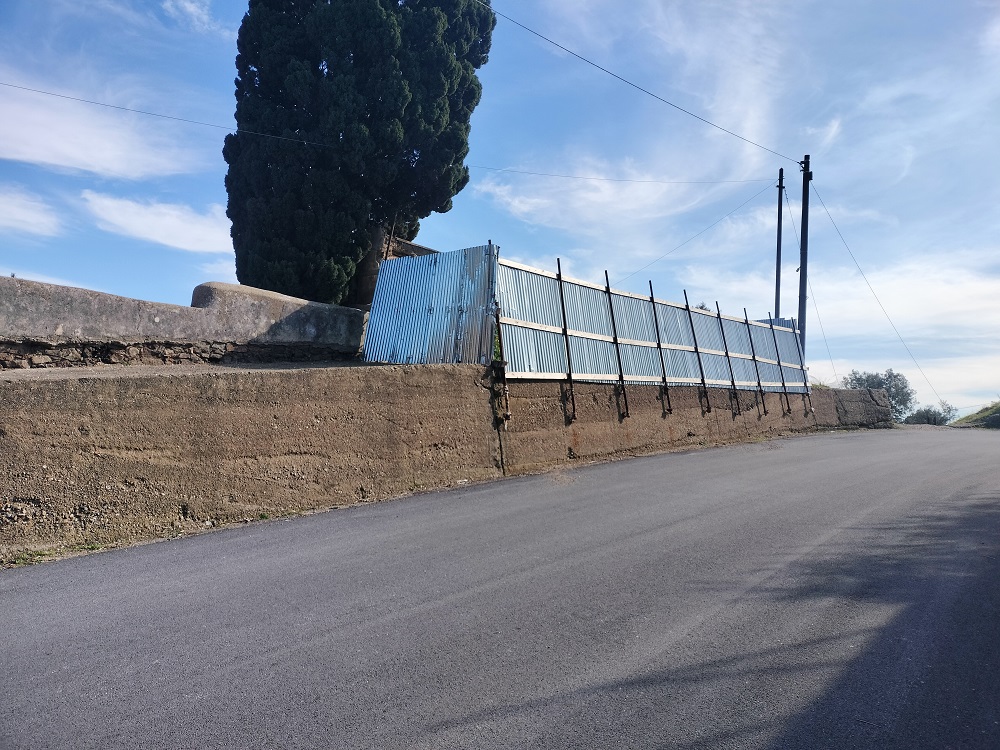 Muro crollato cimitero di Cumia