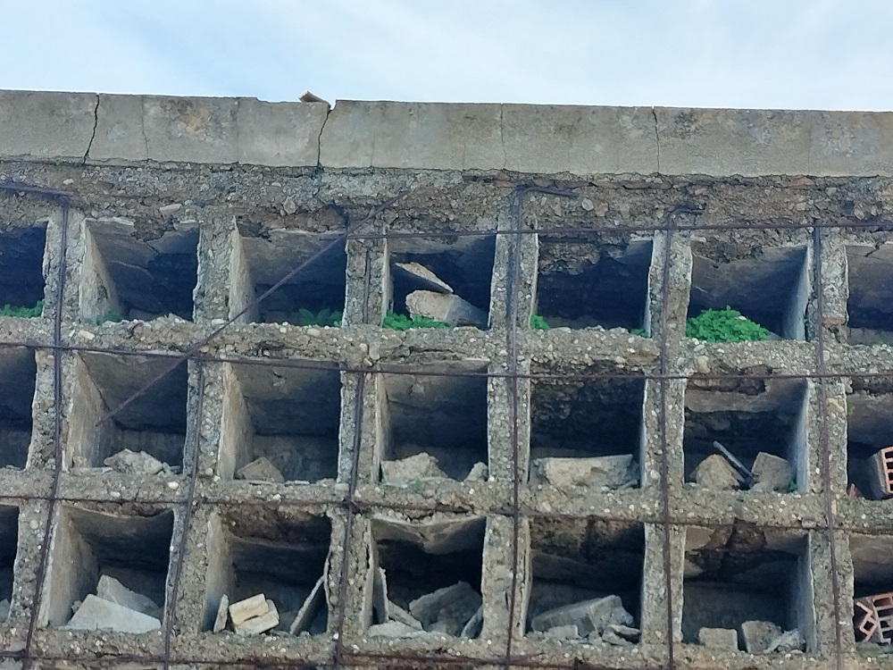 Muro crollato cimitero di Cumia