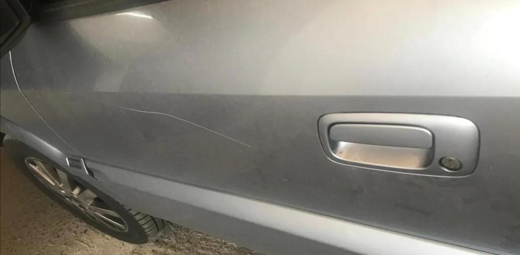 Auto Giardina sfregiata