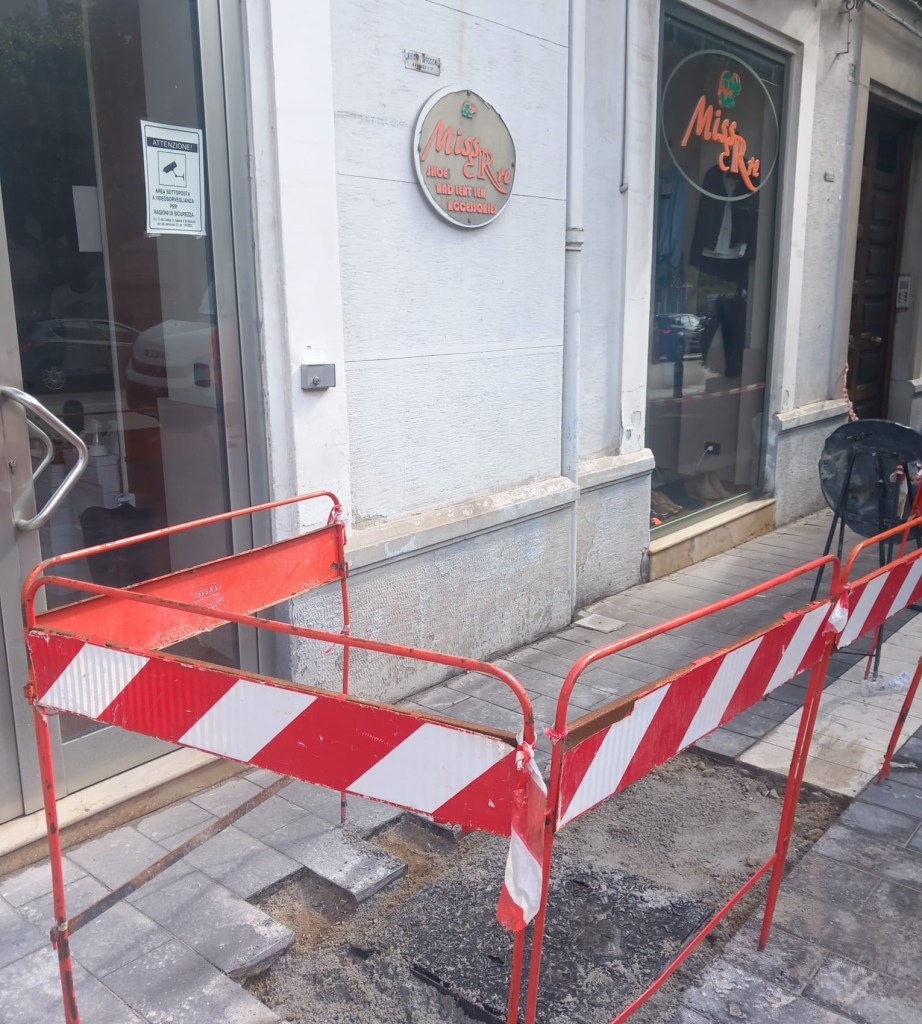 "Lavori improvvisi quasi dentro il negozio"