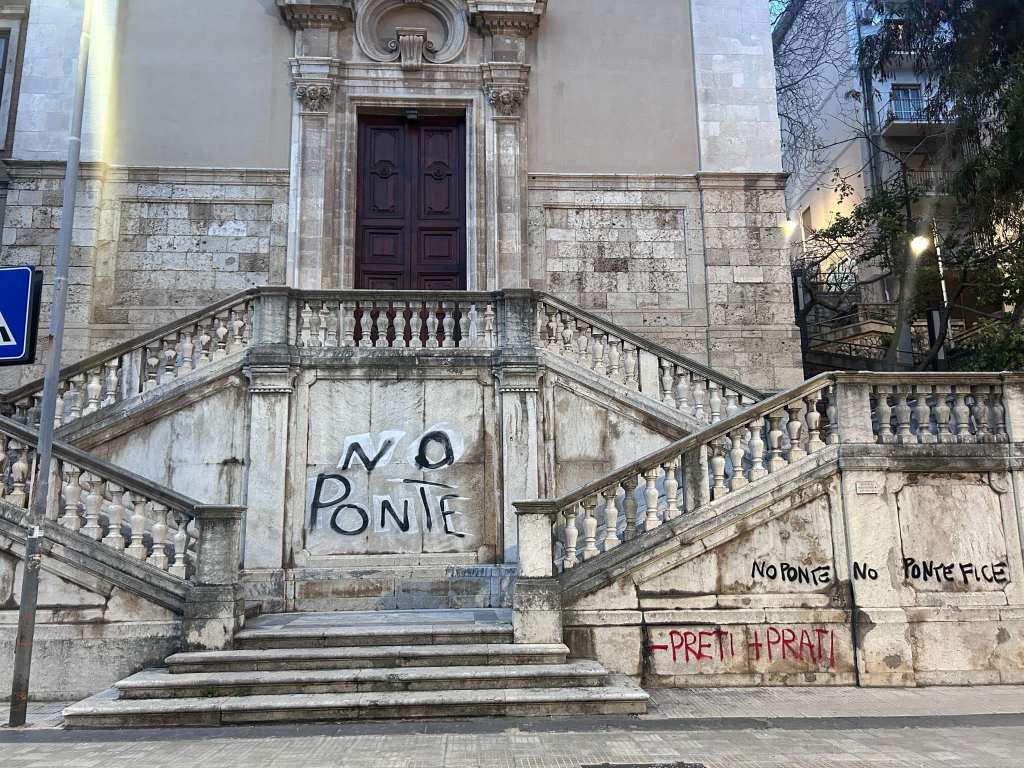 Scritta no ponte monastero