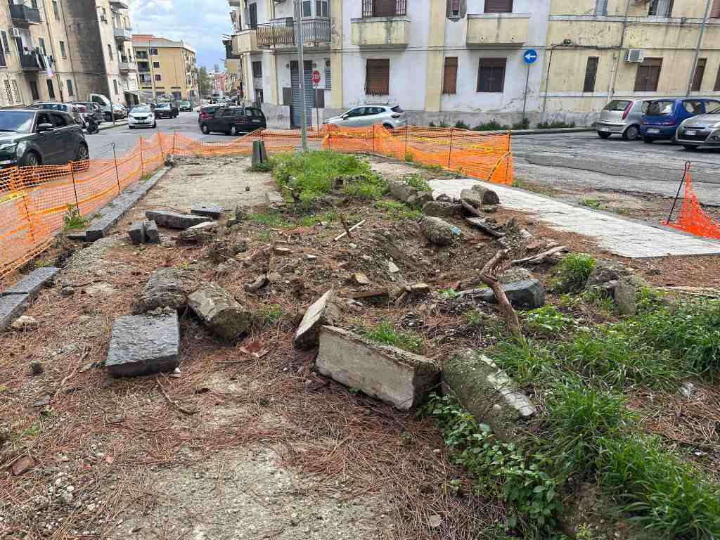 crollo albero giostra