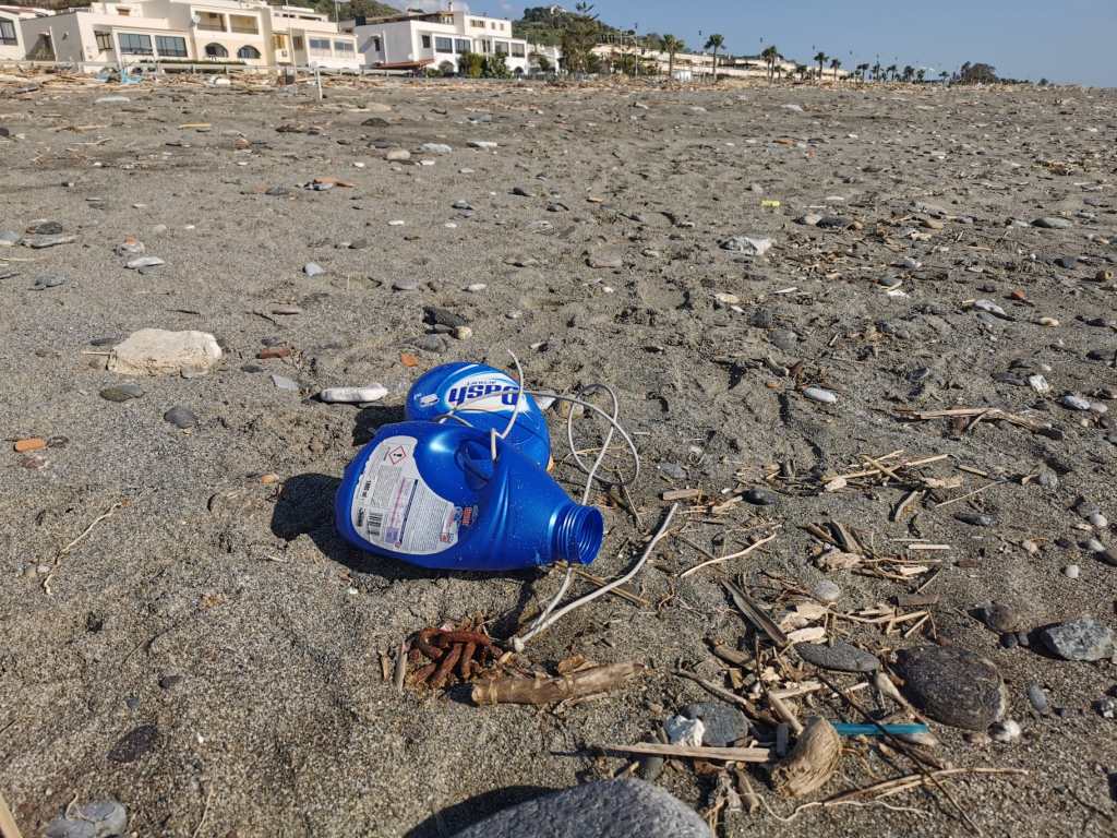 rifiuti spiaggia santa margherita