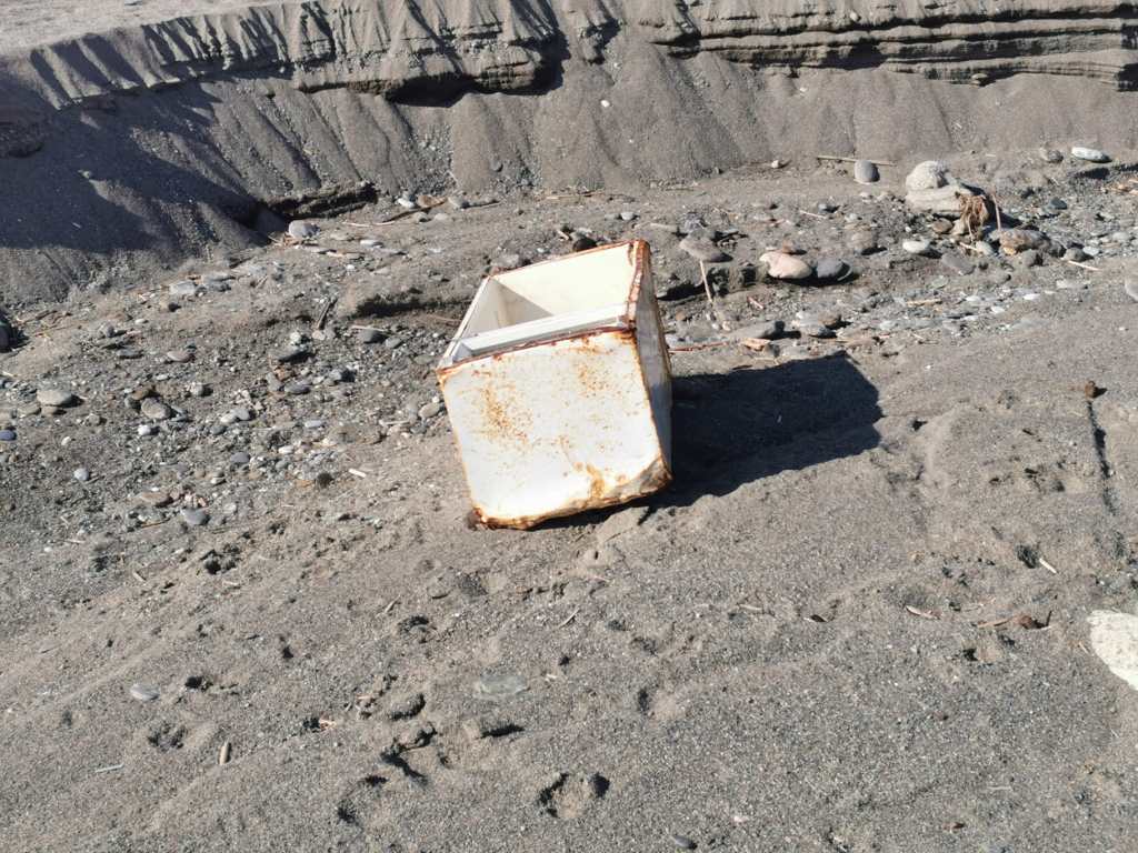 rifiuti spiaggia santa margherita