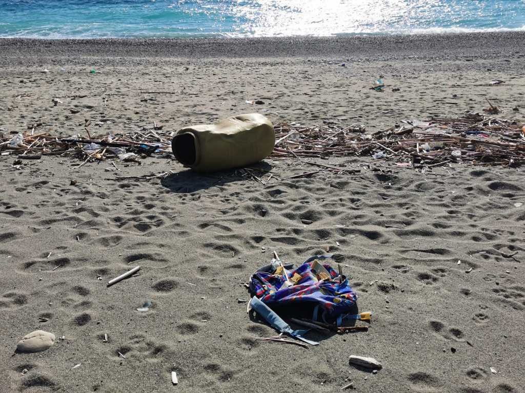 rifiuti spiaggia santa margherita