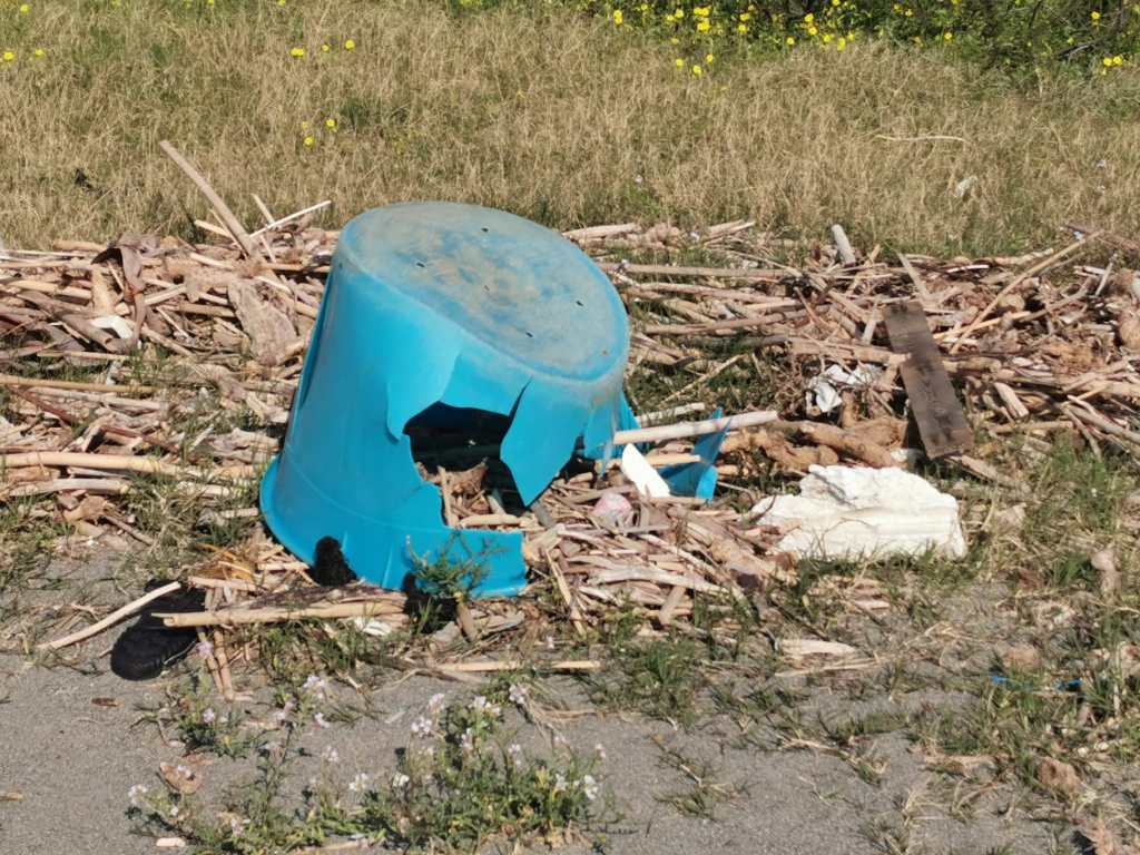 rifiuti spiaggia santa margherita