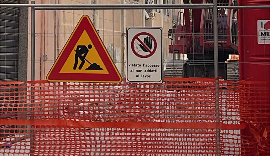 Milazzo demolizione ex mercato coperto ed ex commissariato