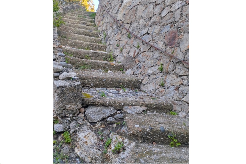 scalinata chiesa normanna mili