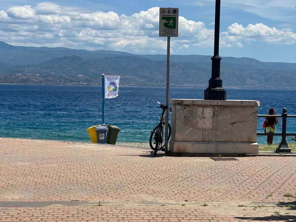 spiaggia ringo mini isole ecologiche 