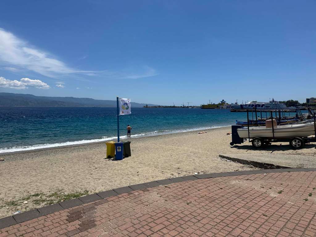 spiaggia ringo mini isole ecologiche 