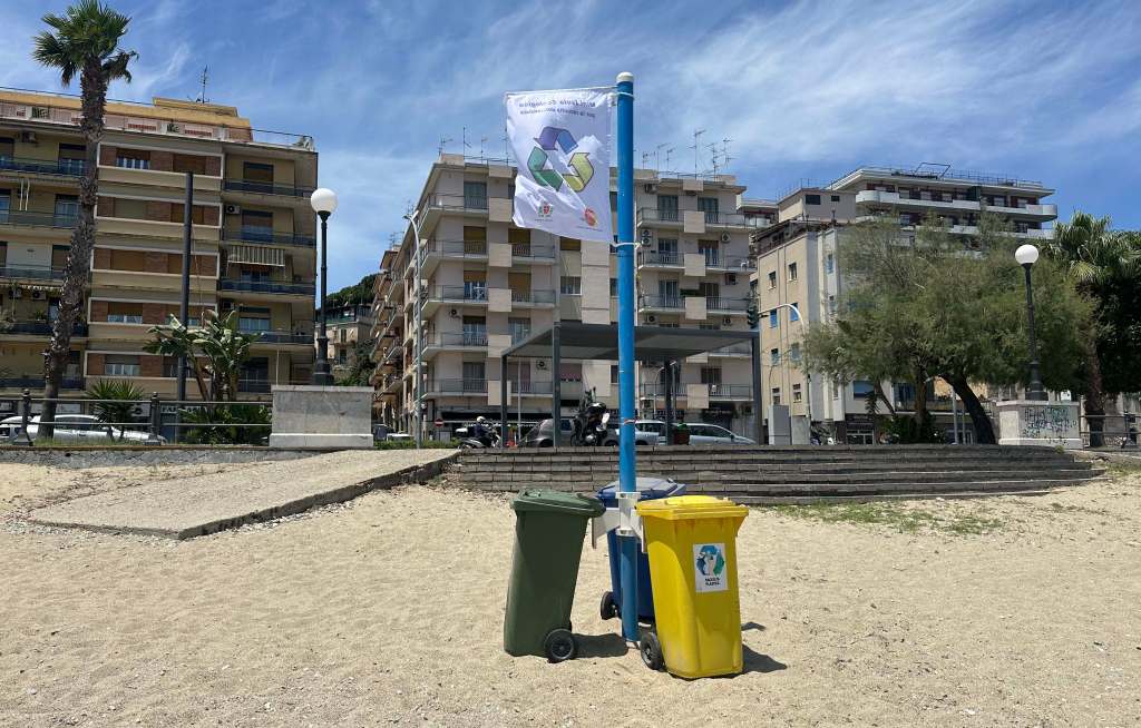 spiaggia ringo mini isole ecologiche 