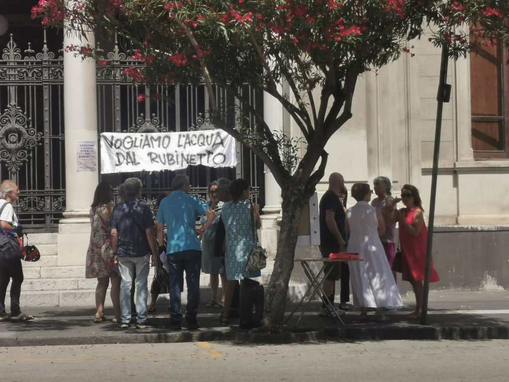 Sit-in per l'acqua pubblica