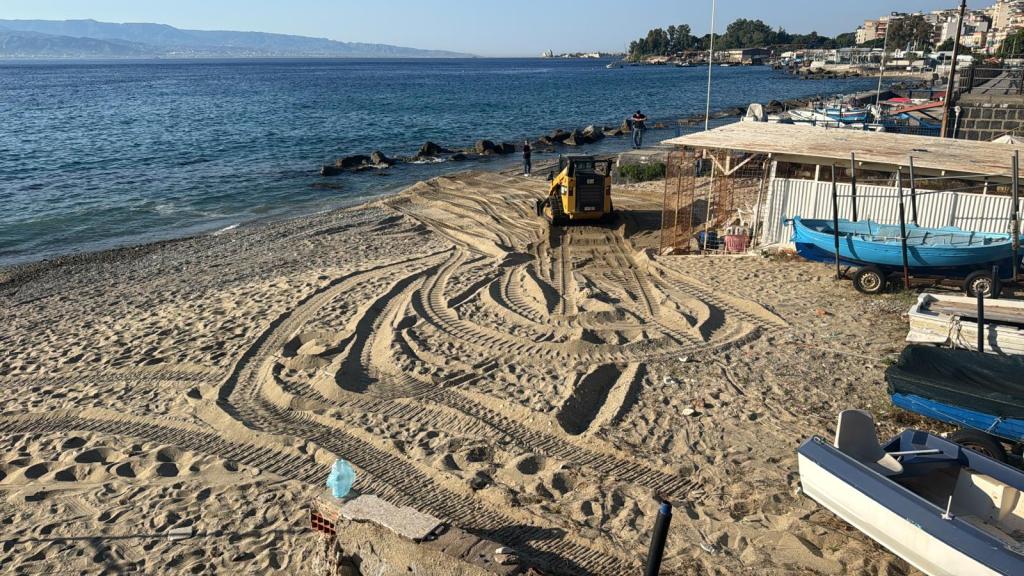 Bonifica spiaggia a Paradiso
