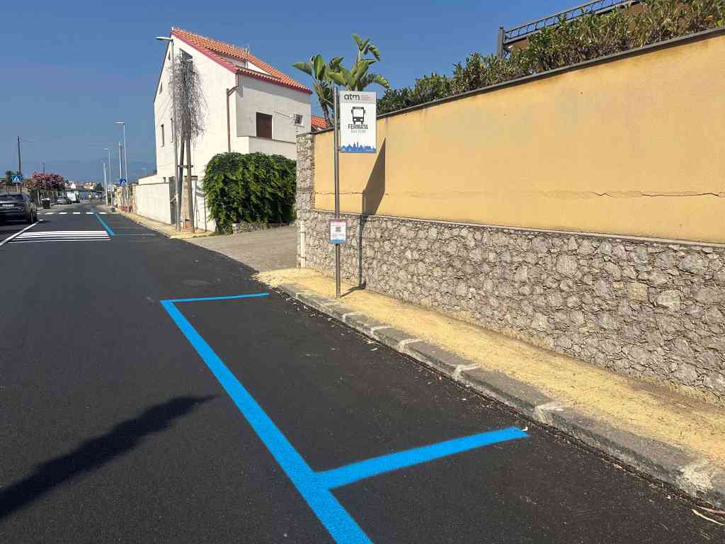 torre faro fermata strisce blu