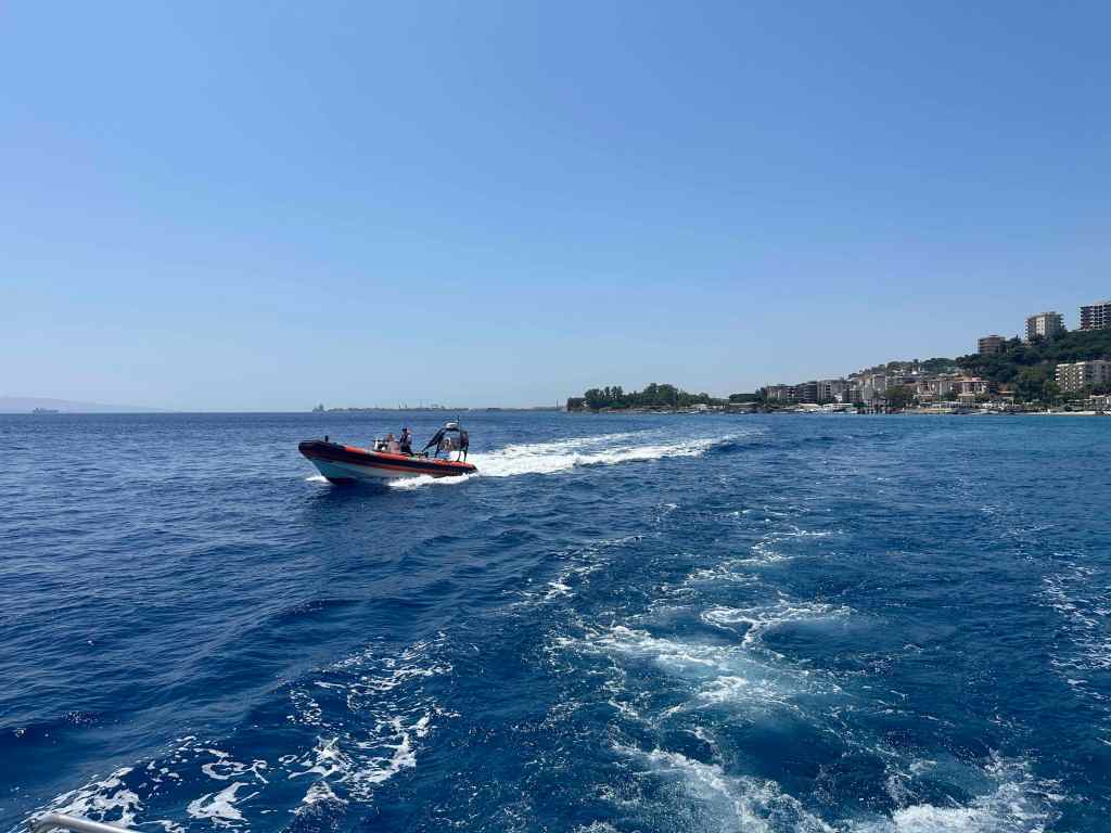 motovedetta guardia costiera foto