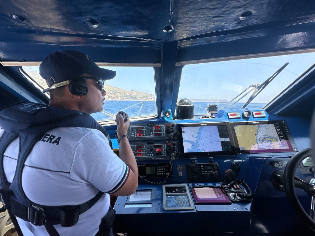 motovedetta guardia costiera foto