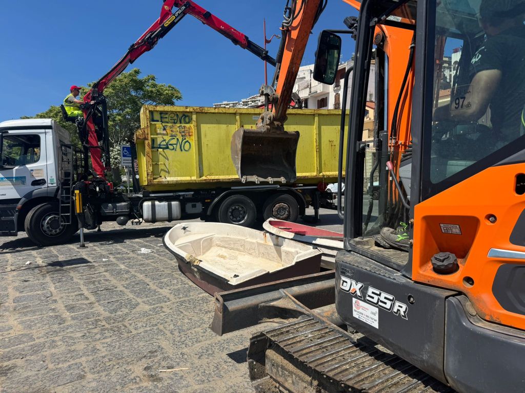 rimozione carcasse barche a pace 1