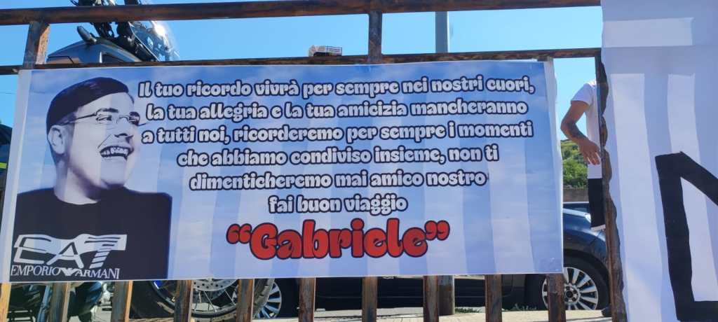 striscione funerali gabriele cavò