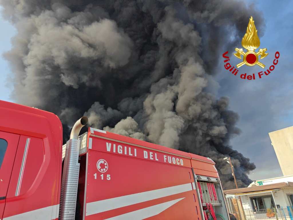 Incendio a Catania 