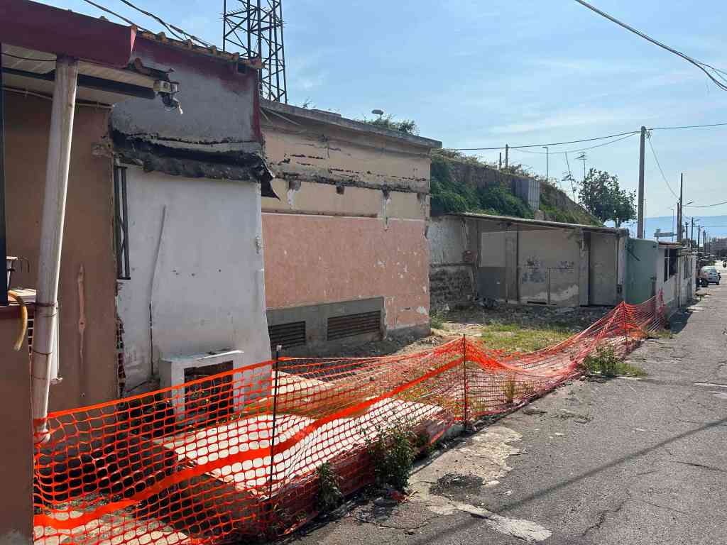 via rosso da messina baracche discariche