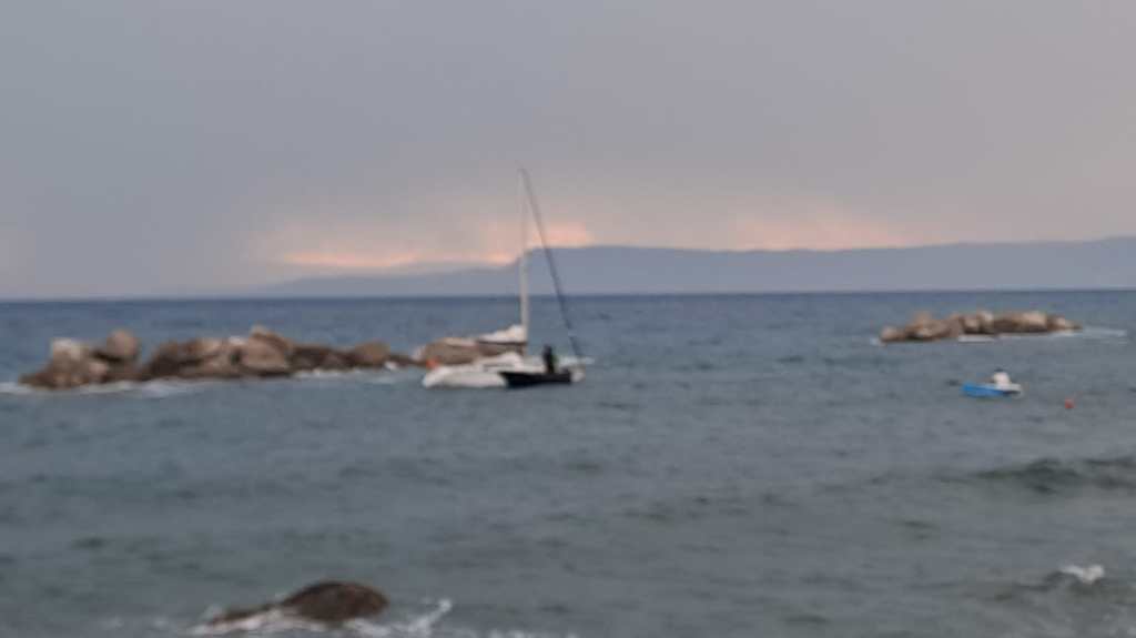 Barca affonda ad Acqualadroni, francese sbatte la testa e viene soccorso