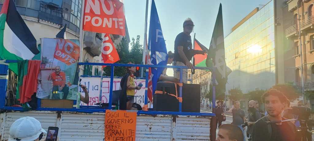 corteo no ponte 2025
