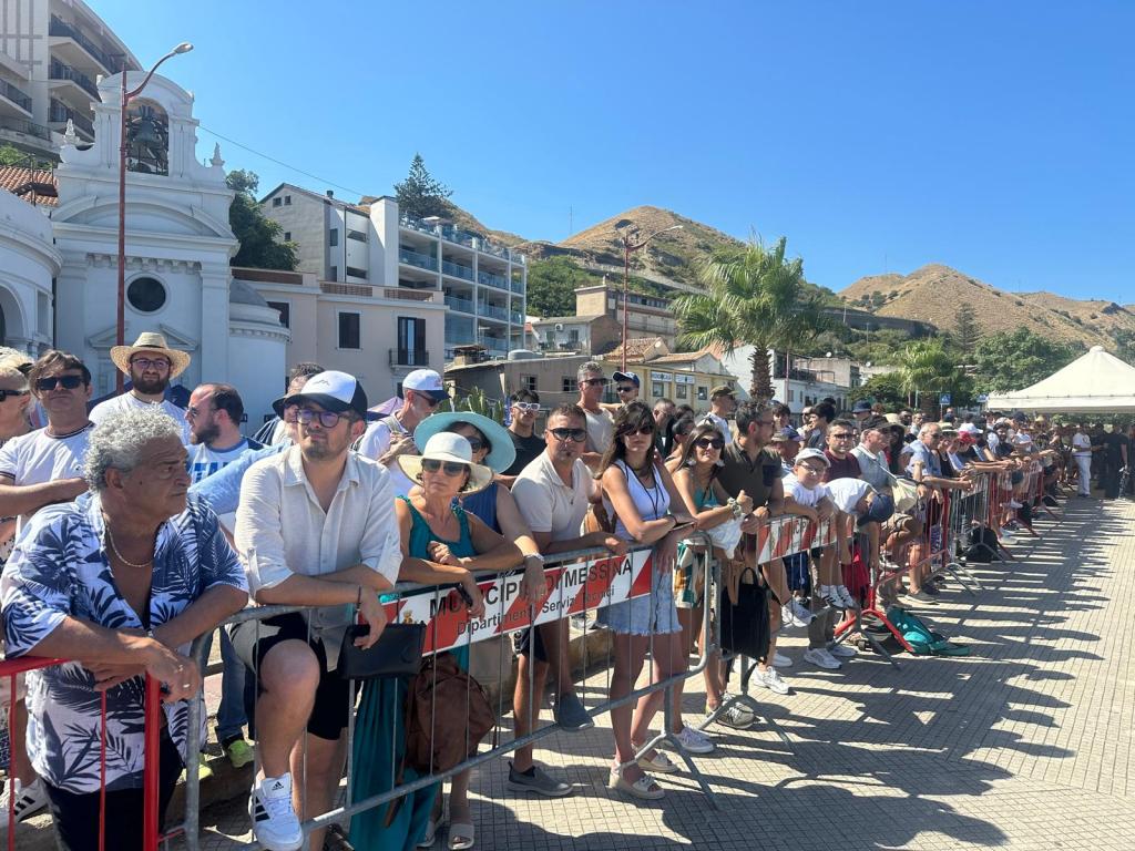 Pubblico per le Frecce Tricolori a Grotte