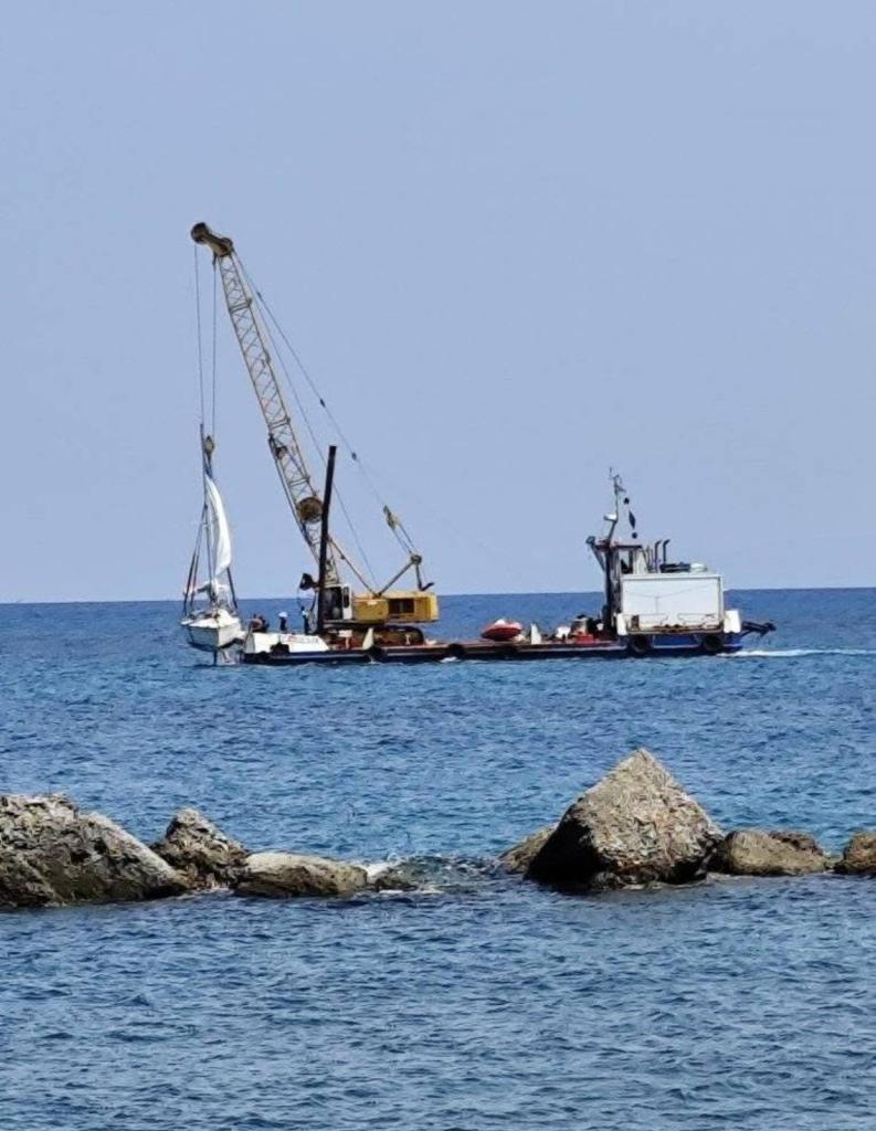 Rimossa la barca affondata ad Acqualadroni