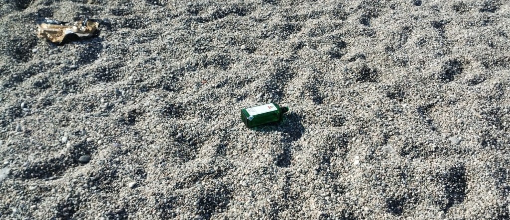 Milazzo. Sporcizia in spiaggia