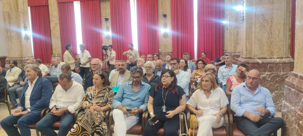 Tavolo ponte sullo Stretto