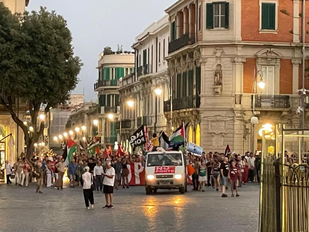 corteo no ponte 2025