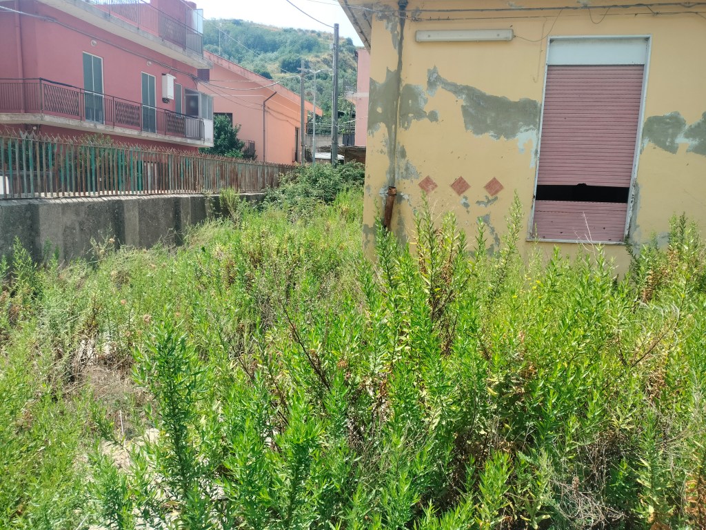 ex scuola vicino chiesa Catarratti)