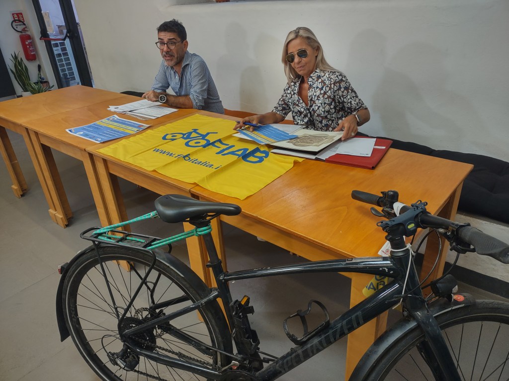  Fabrizio Murè, presidente di Fiab Messina ciclabile, con la vicepresidente Mary Graziano