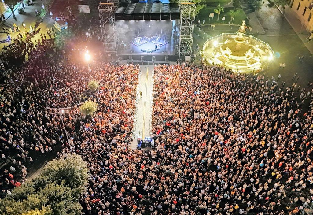 The Kolors a Messina, foto dalla pagina Fb del sindaco Basile